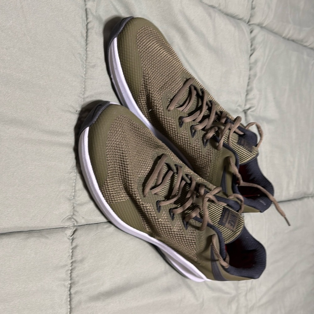 Men’s Nike training size 14